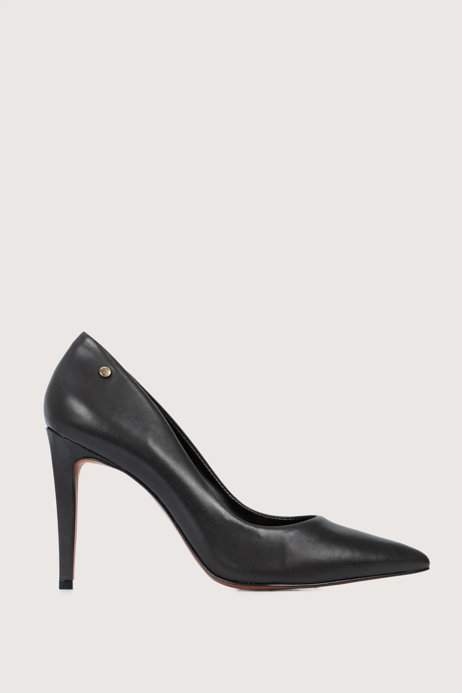 Tacones cerrados de cuero liso