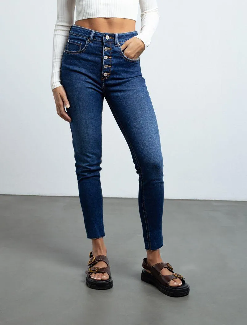 Jean con ajuste de botones