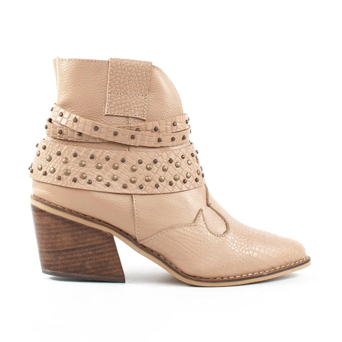 Botines texanos de cuero color crema con correas