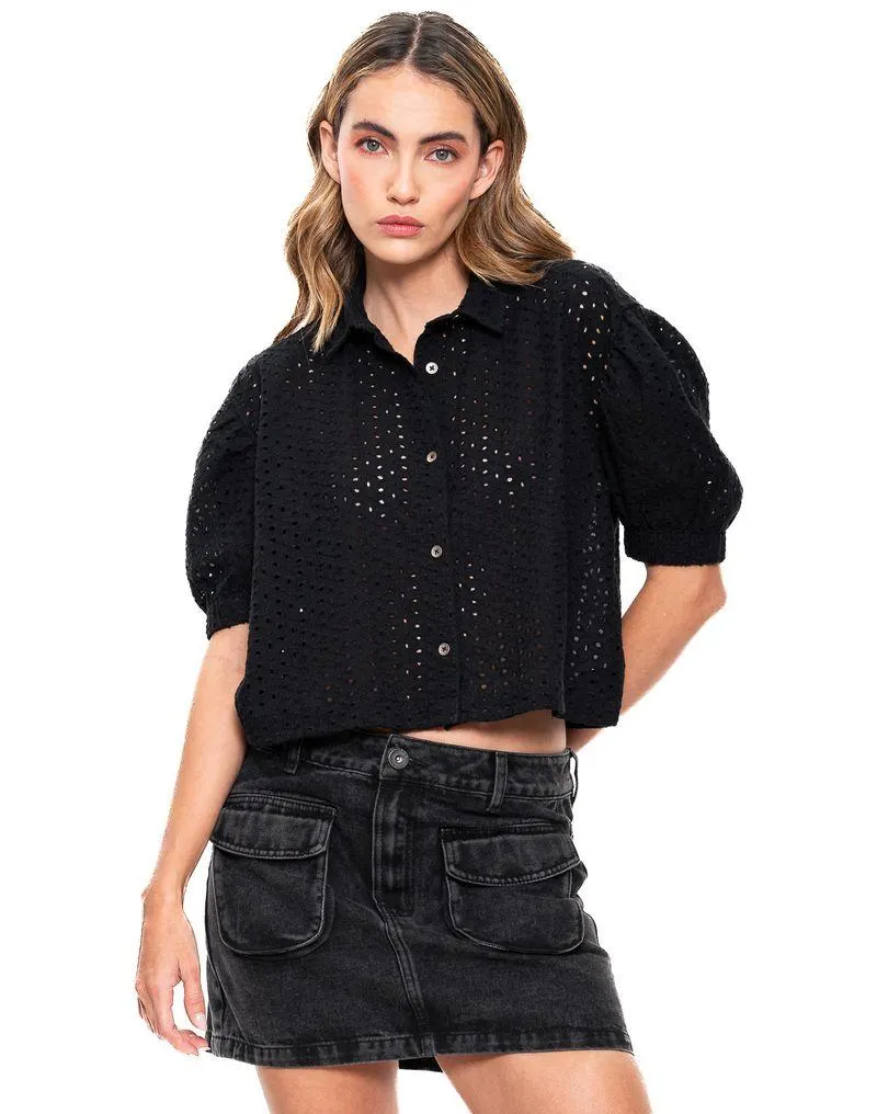 Camisa Manga Corta En Ojalillo