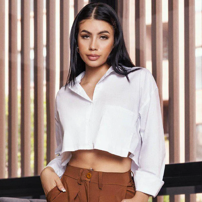 Blusa camisera silueta over size crop top