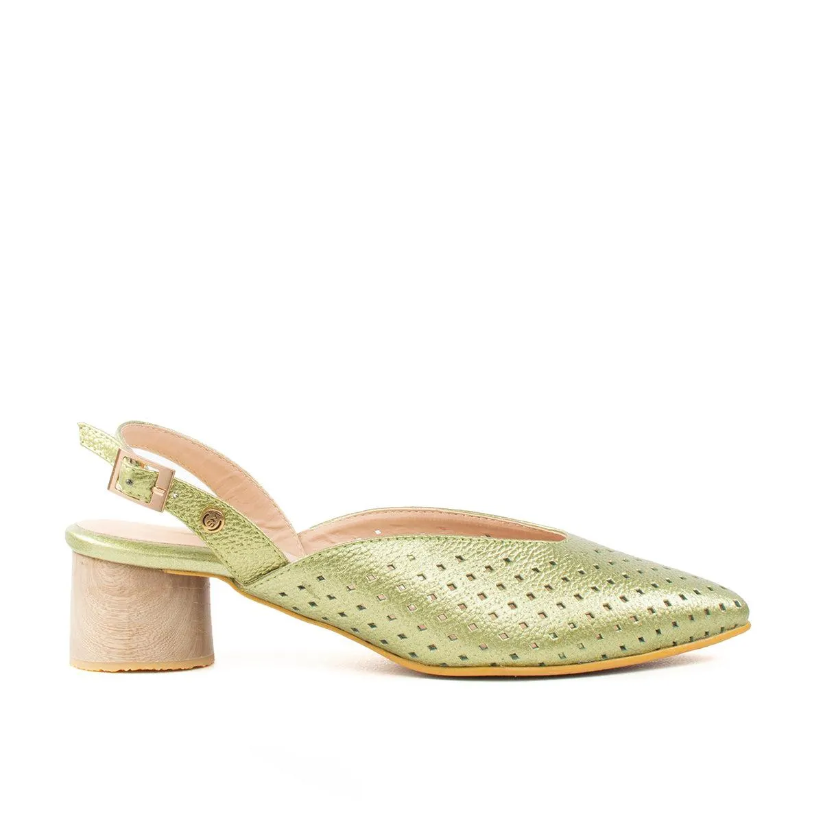 Tacón trabilla de cuero color verde con perforaciones, para dama