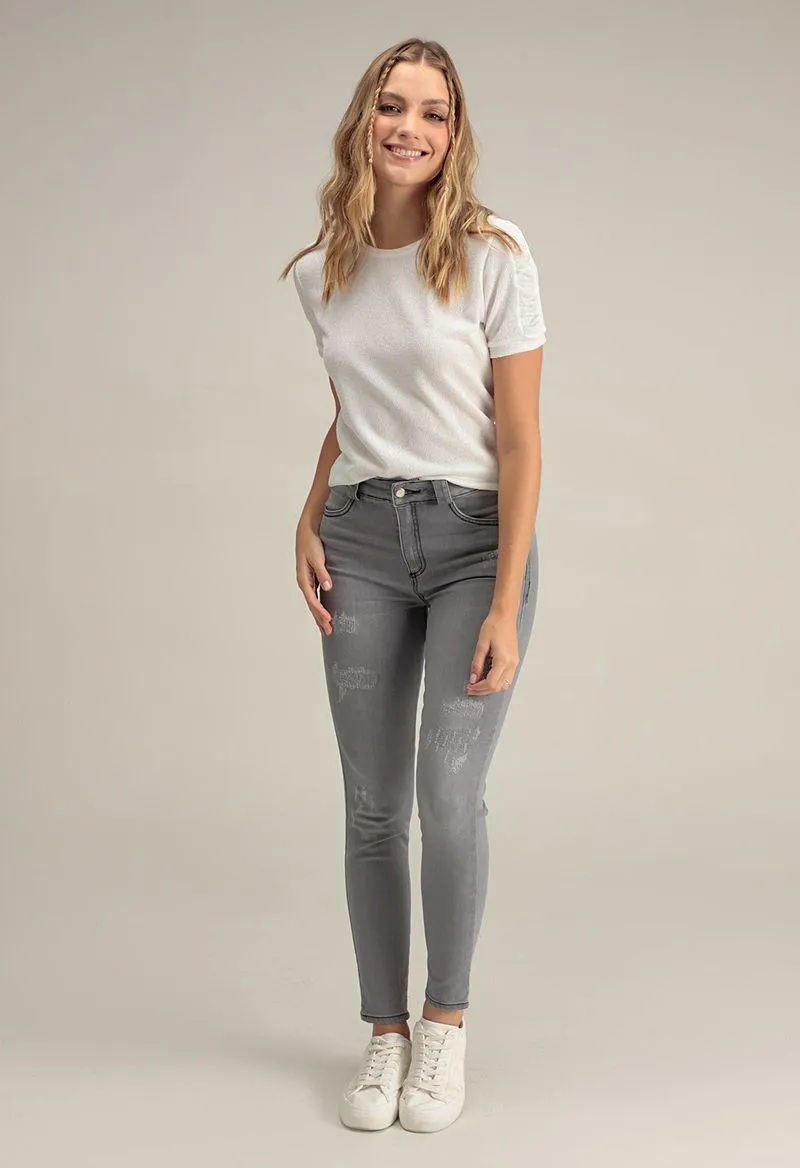 Jean reductor tiro alto con desgastes bota tubo