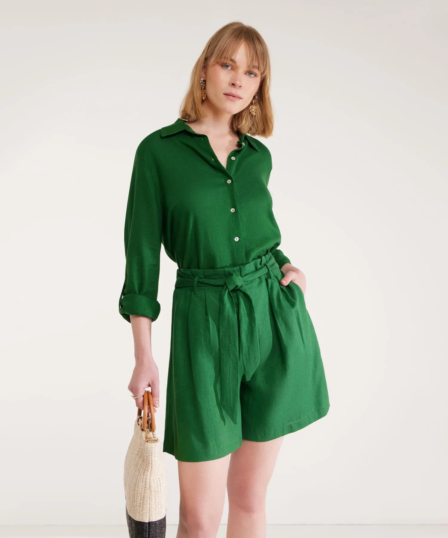 Bermuda Con Cinturón Unicolor