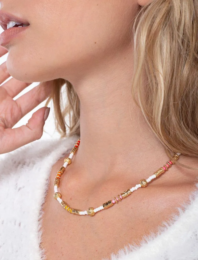 Collar con apliques de color