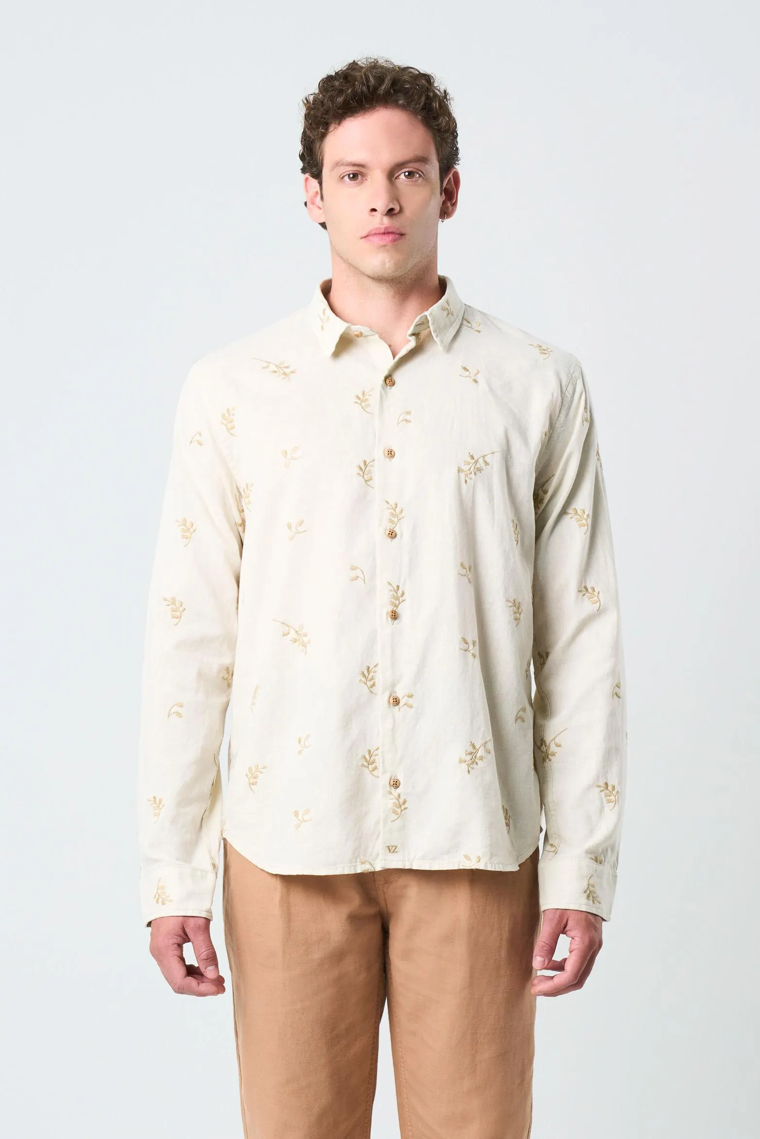 Camisa manga larga Wezen para hombre bordada