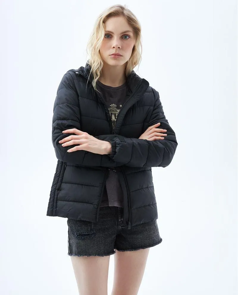 Chaqueta de cuello alto para mujer