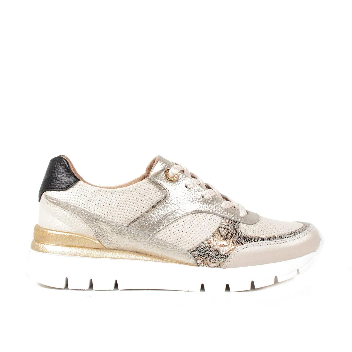 Tenis casuales de cuero color talco con plateado, para dama