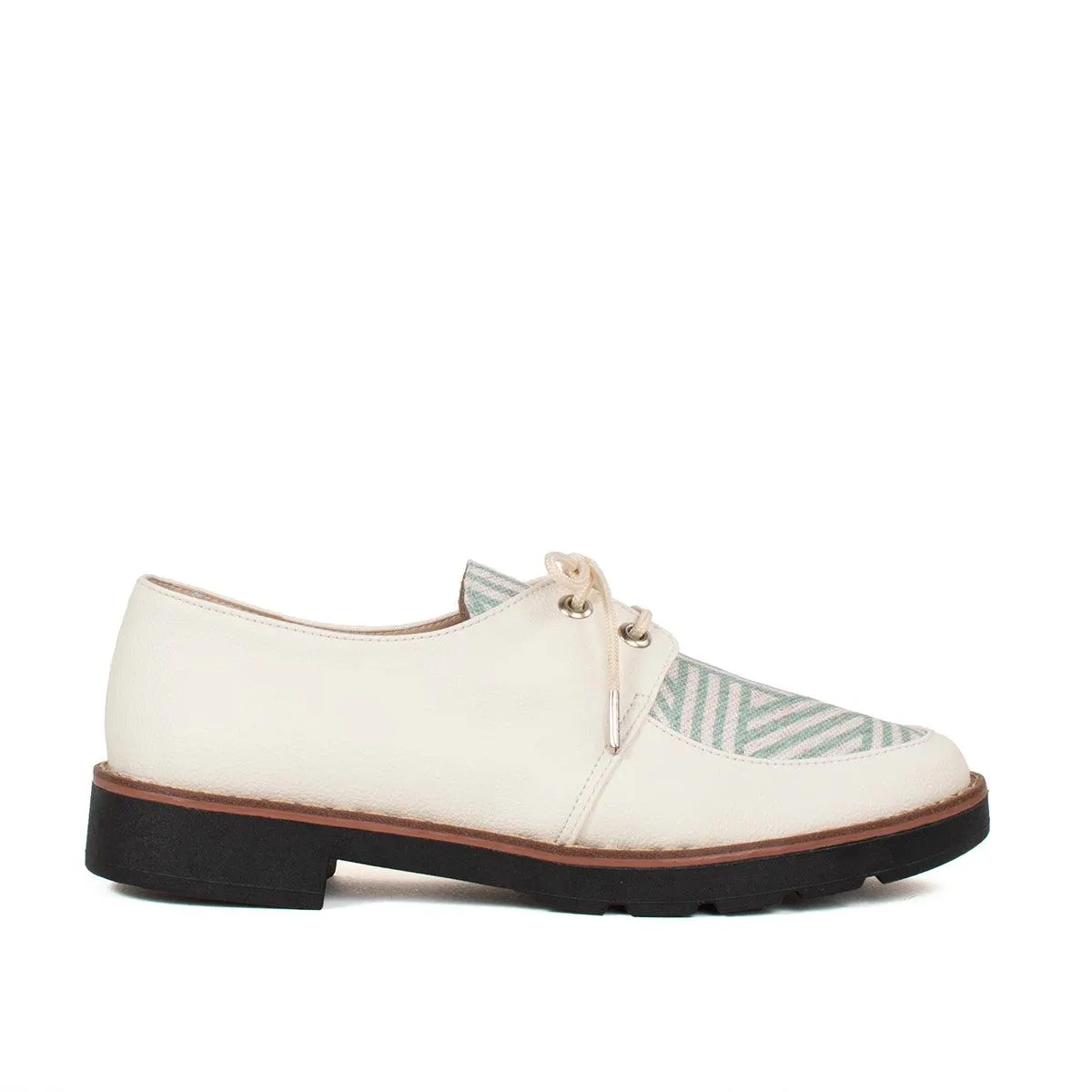 Atadura color talco con capellada tejida