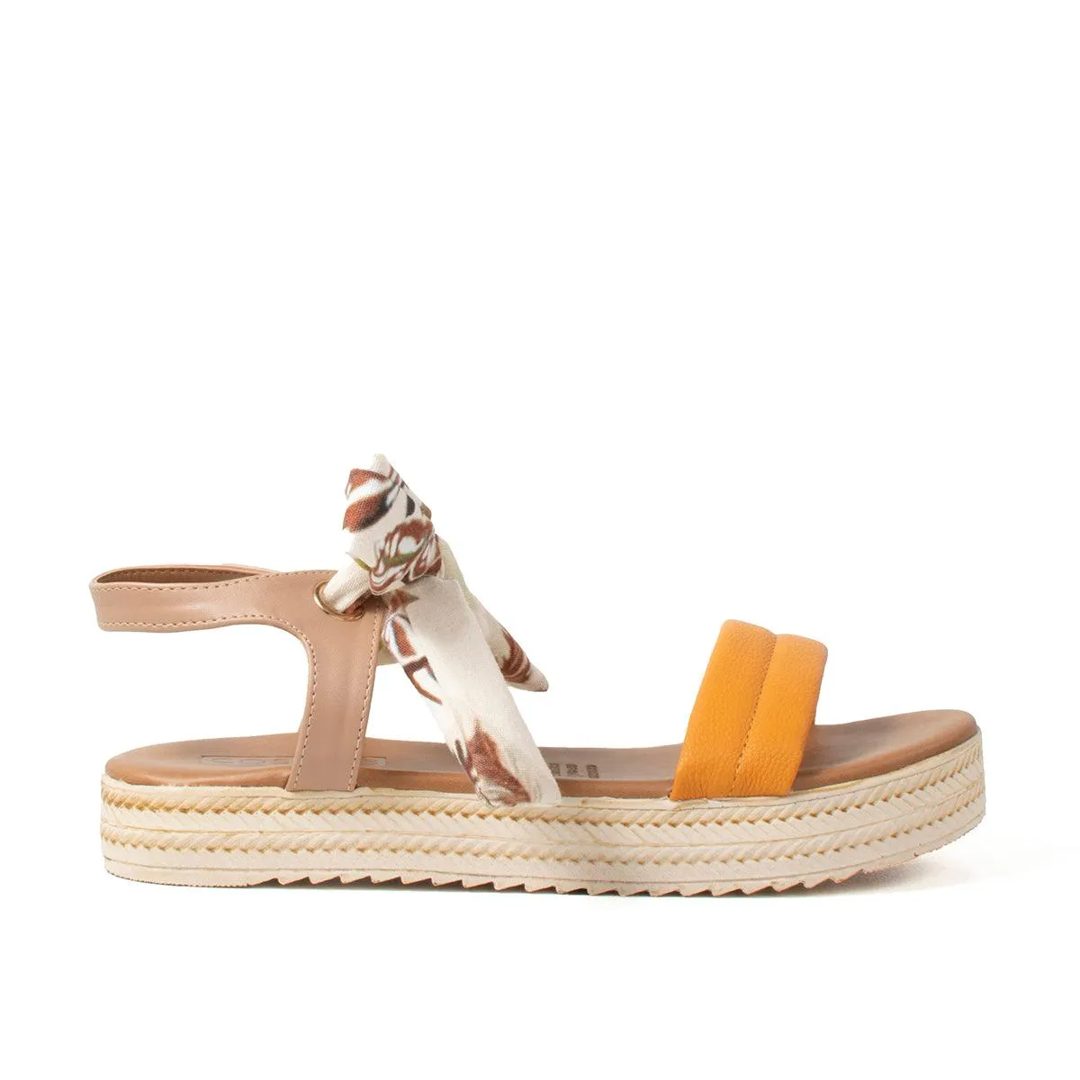 Sandalia plana color taupe con lazo, para dama