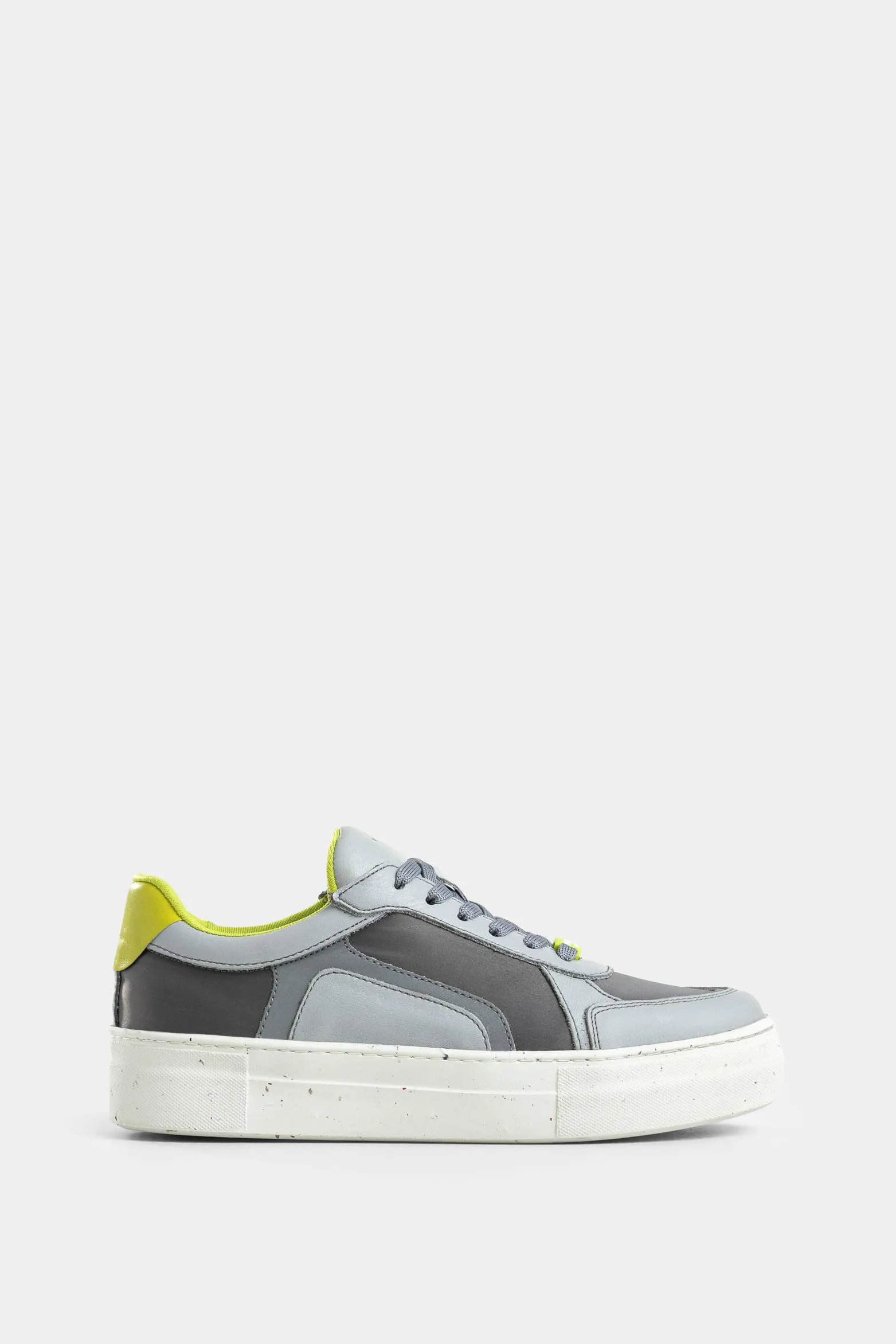 Tenis Flexus de cuero y lona para mujer detalle color contraste