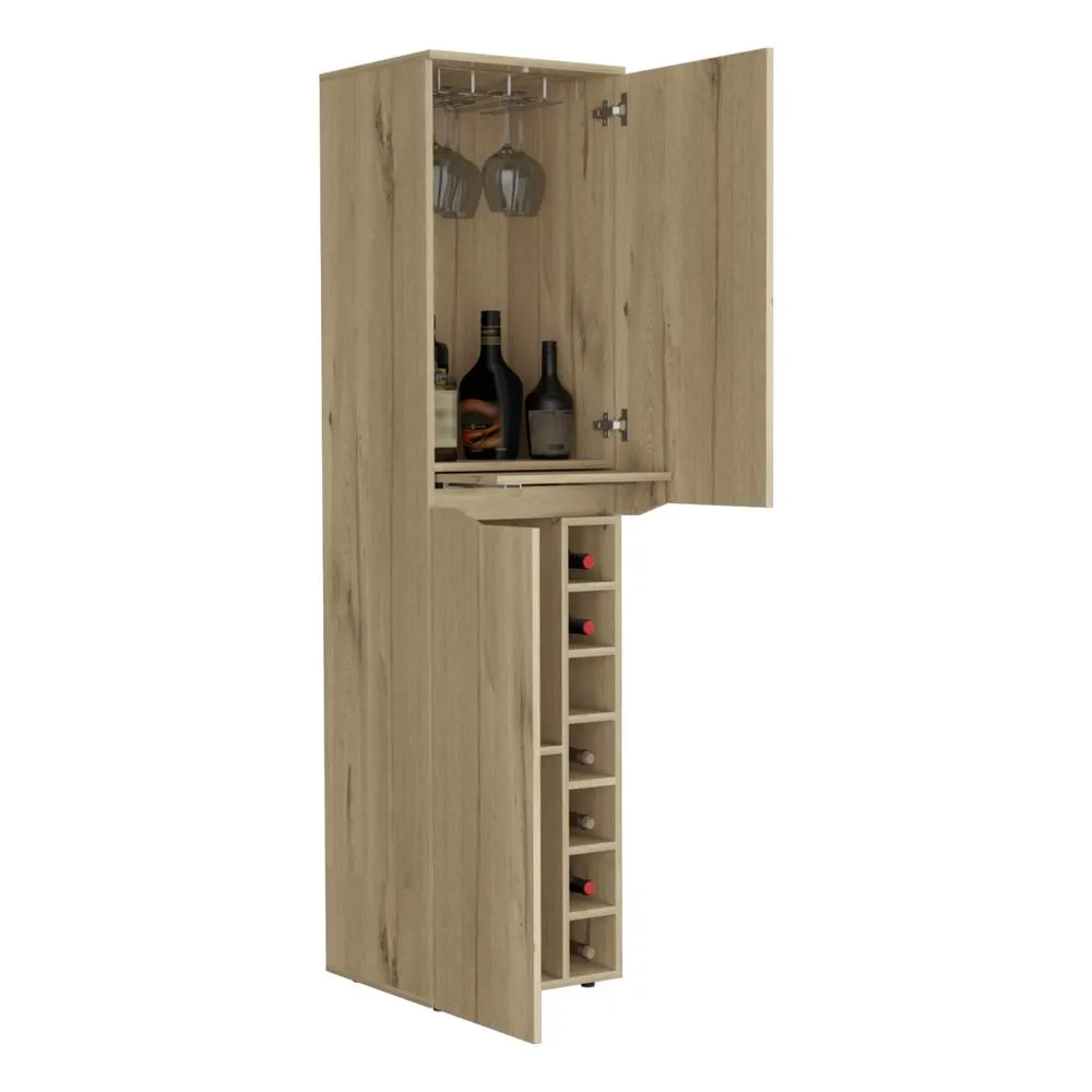 Bar Alto Yeko, Café Claro, con gran capacidad para ubicar botellas y copas