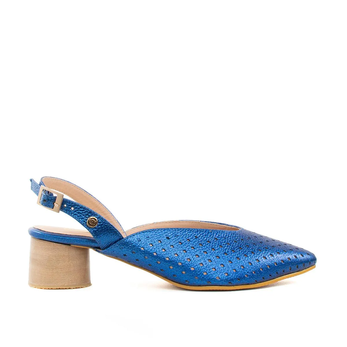 Tacón trabilla de cuero color azul con perforaciones, para dama