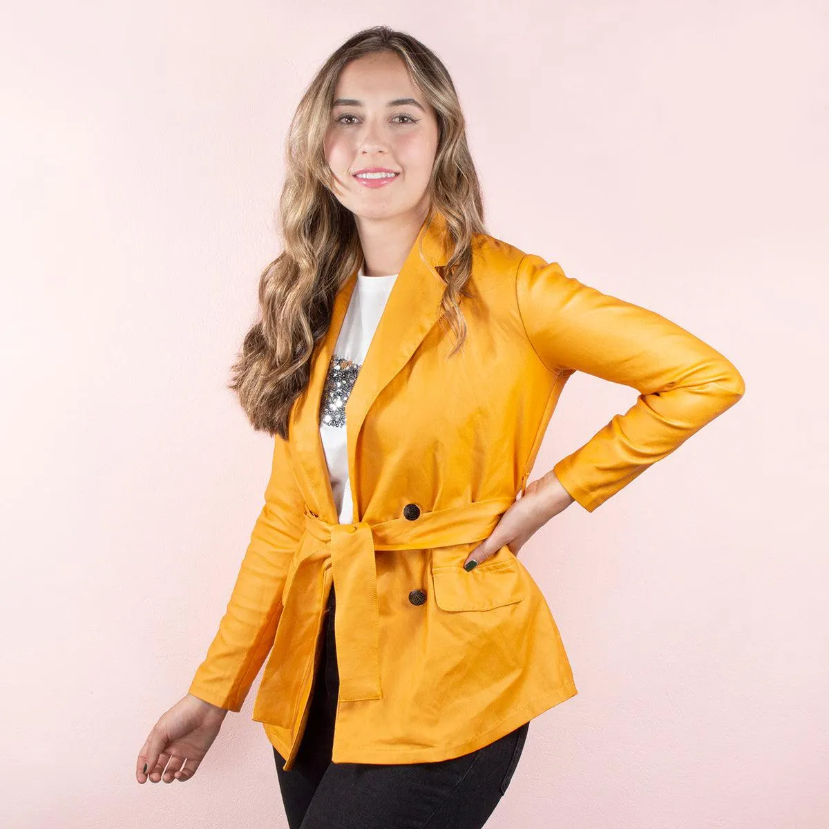 Chaqueta tipo gabán color mostaza