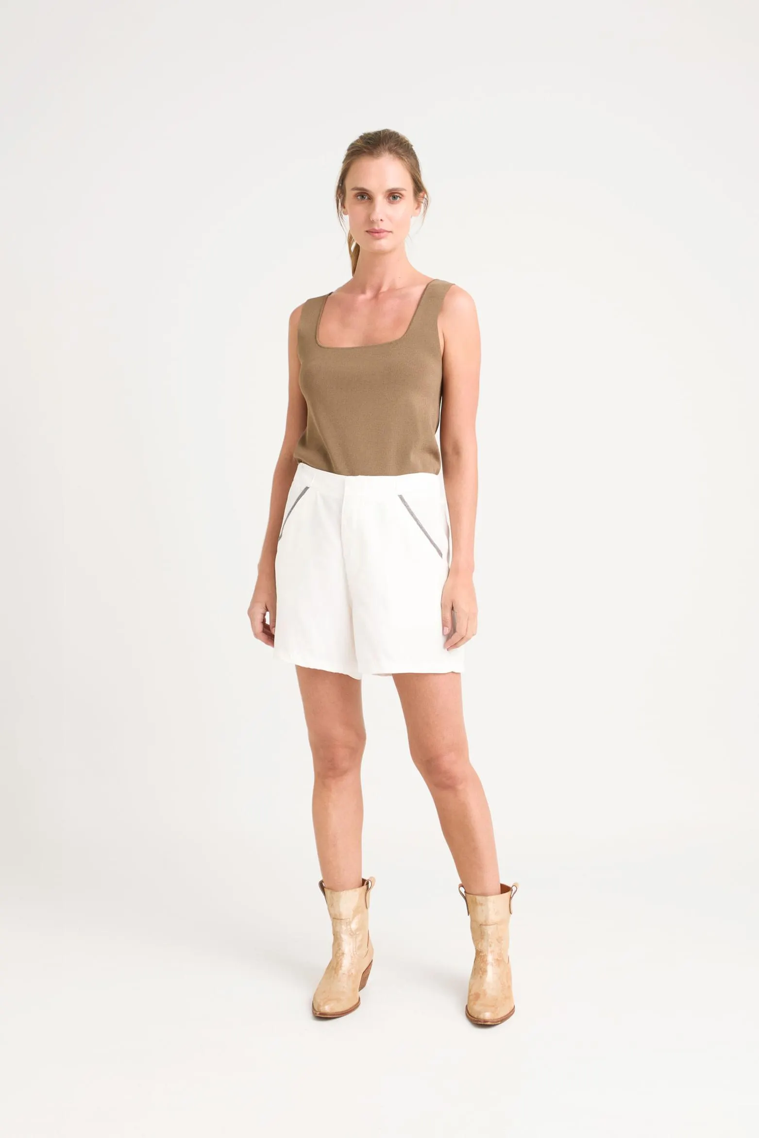 Short caltha en tejido plano para mujer detalle millaré