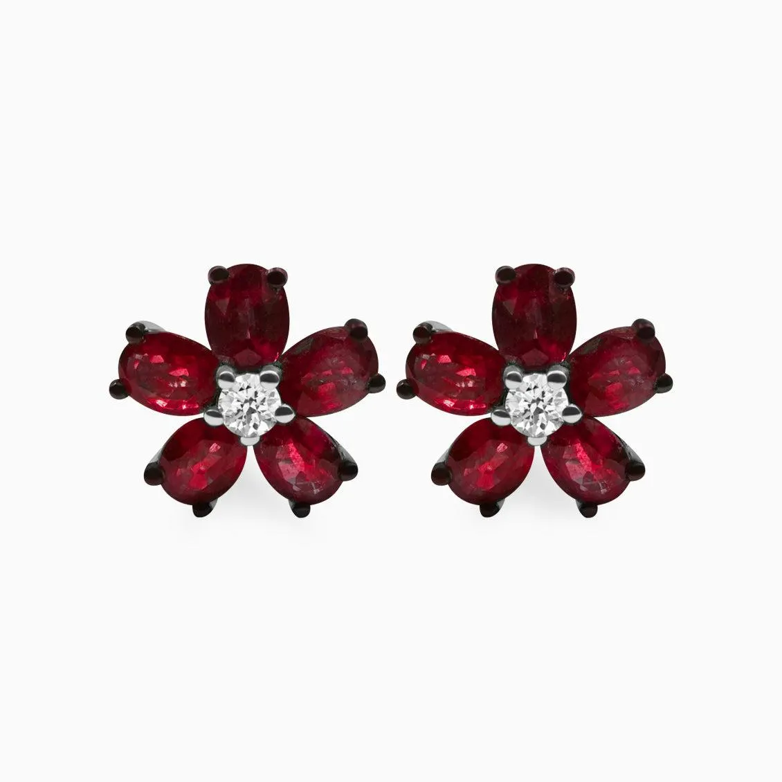 Aretes roseta en oro blanco de 18K con rubís y brillantes