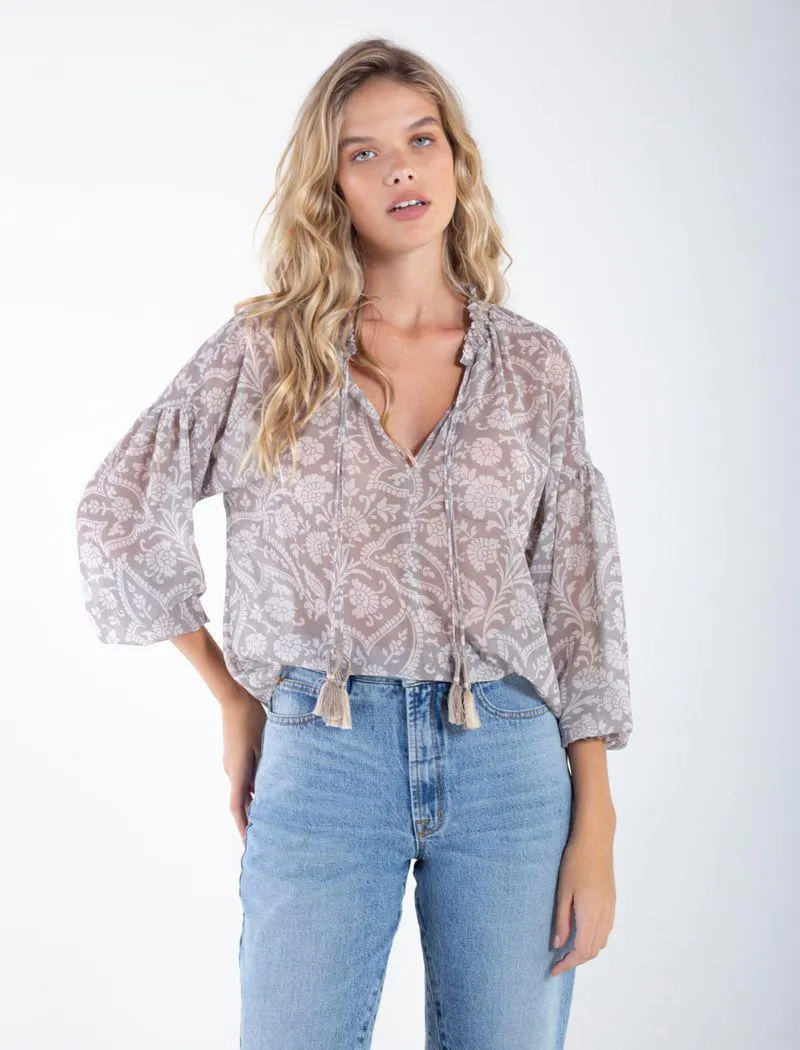 Camisa de manga larga con tiras decorativas