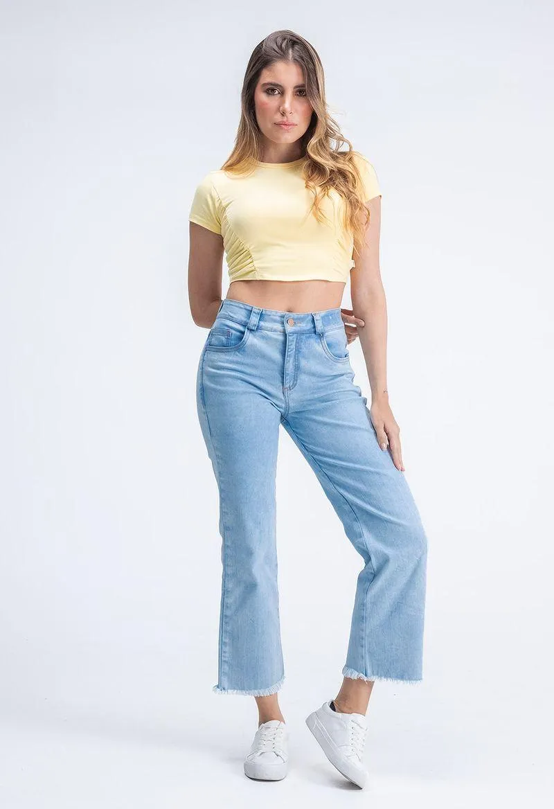 Jean vaquero tiro alto bota recta desflecada