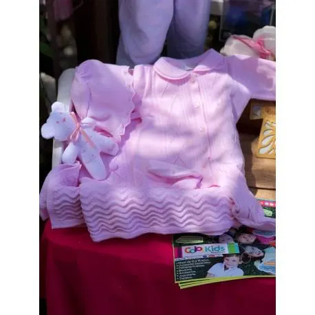 AJUAR EN CAJA ROSAS PRIMERAS PUESTAS NIÑA ROSADO