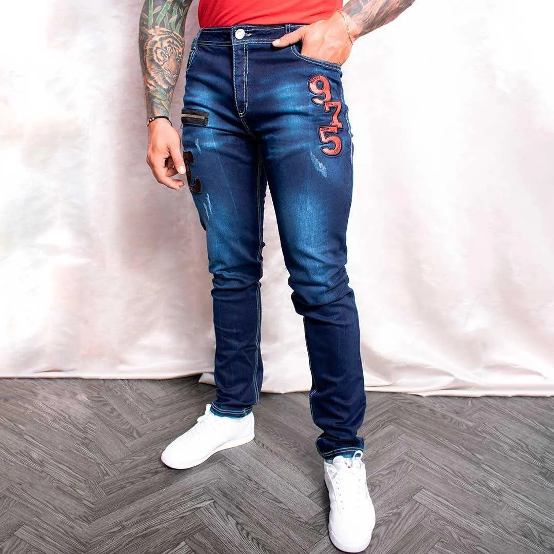 Jean con apliques E en cuerina