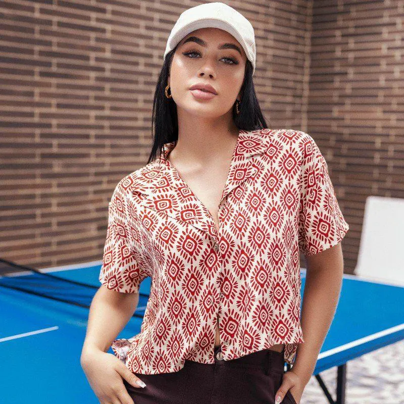 Blusa silueta camisera, oversize, en chalis