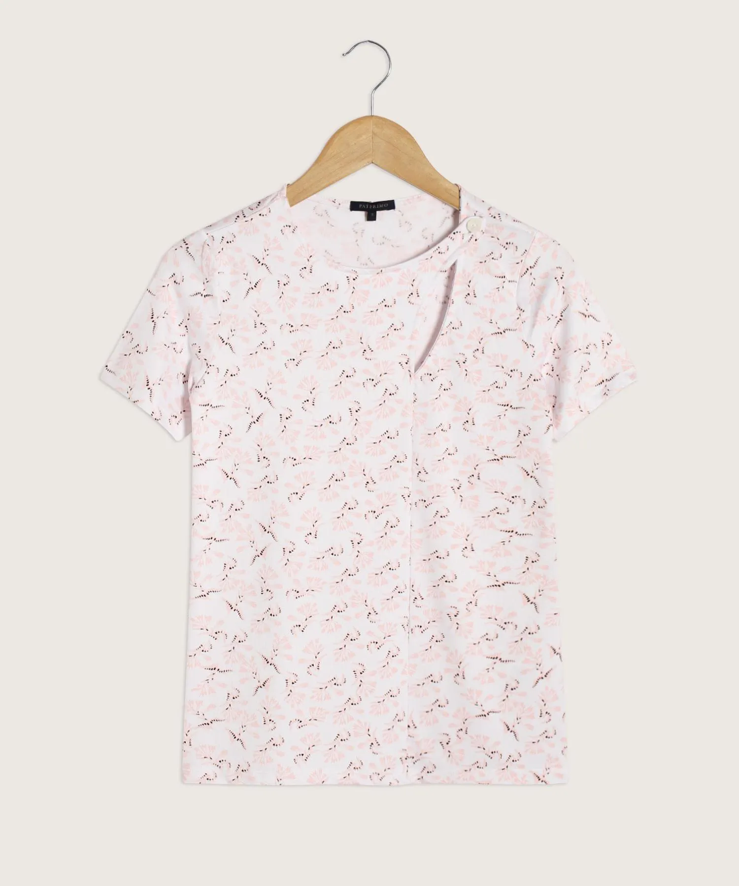 Camiseta Estampada Manga Corta, Escote Redondo Con Botón Y Abertura En Delantero