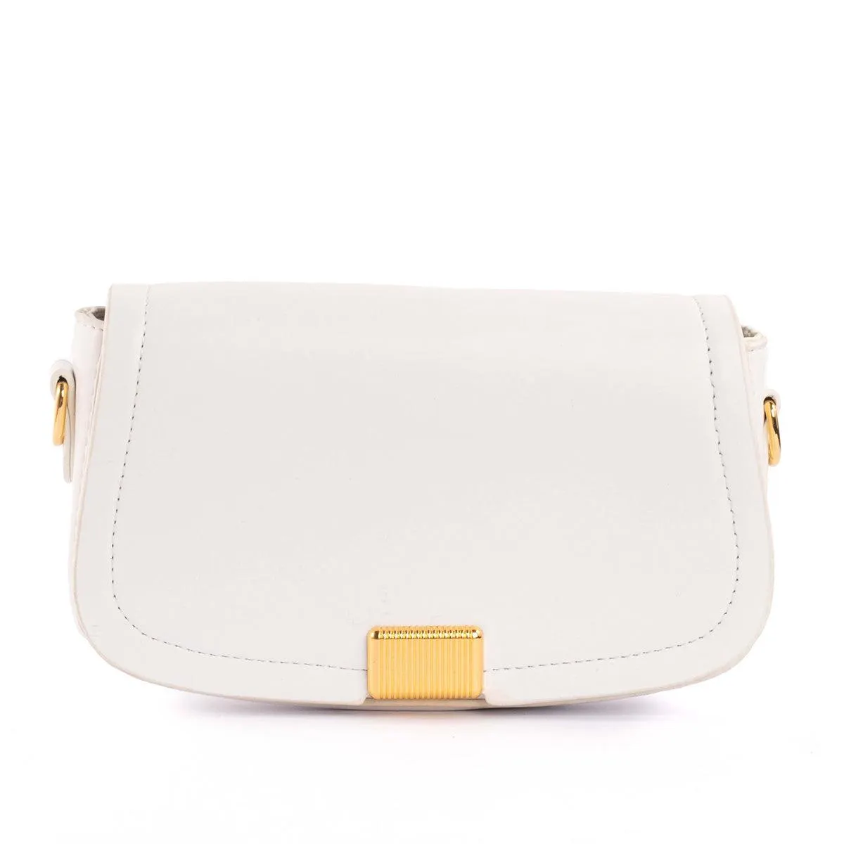 Bolso tipo bandolera color blanco con detalle de cadena