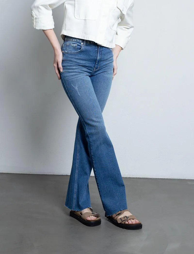 Jean con ruedo desflecado