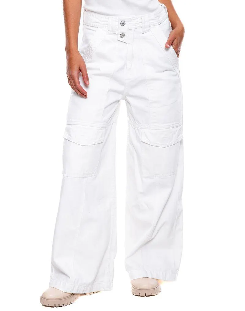 Pantalón Cargo High Waist Con Cortes