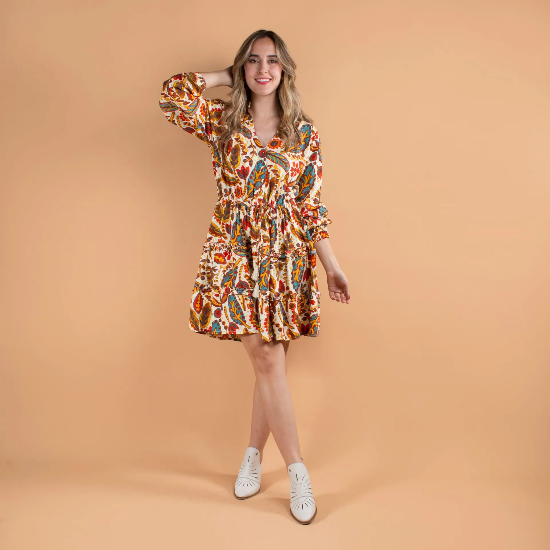 Vestido corto multicolor con estampado de flores