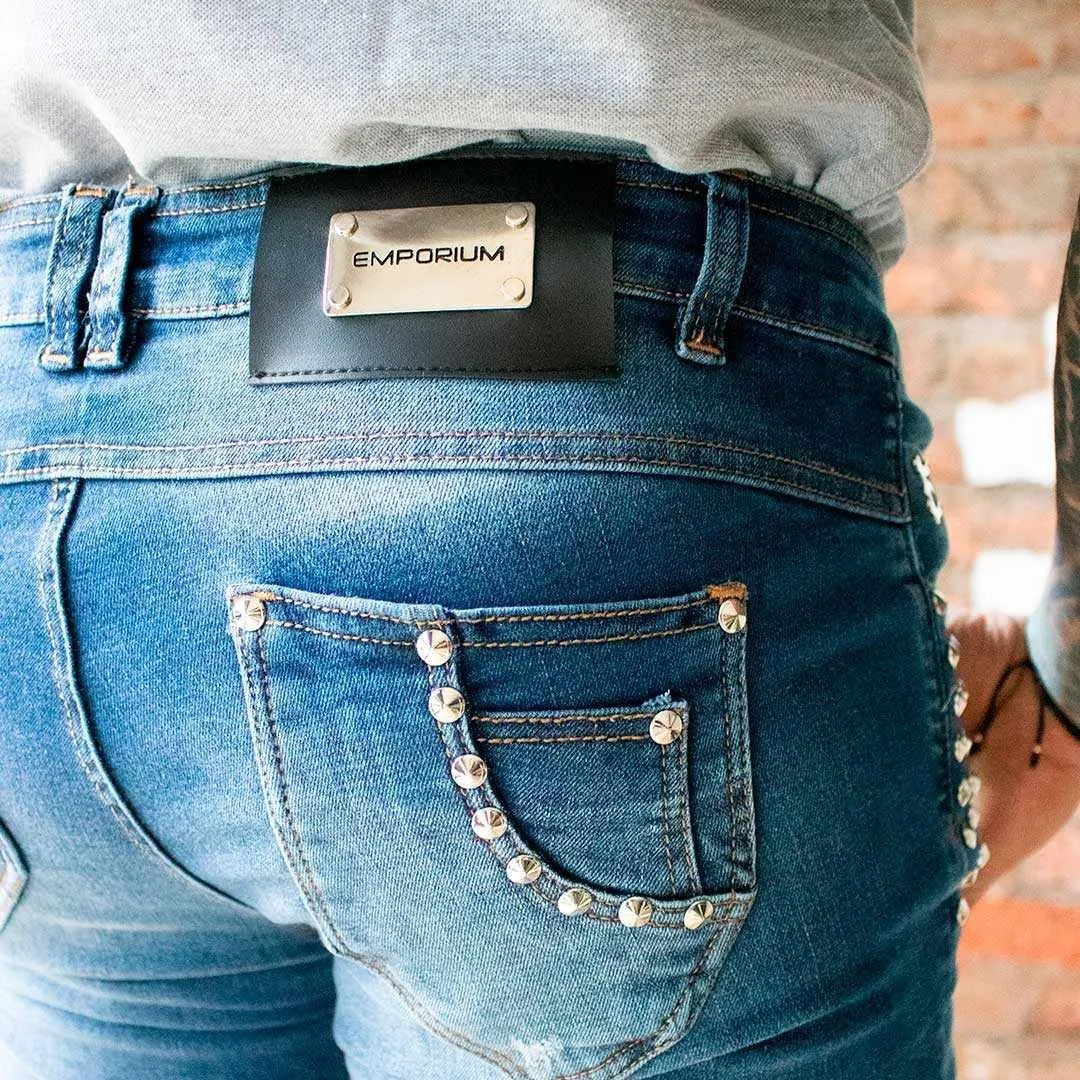 Jean con taches en bolsillo