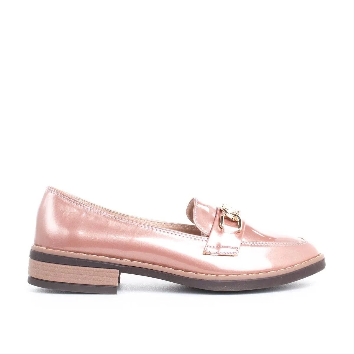 Mocasín color oro rosa de charol con aplique dorado, para dama