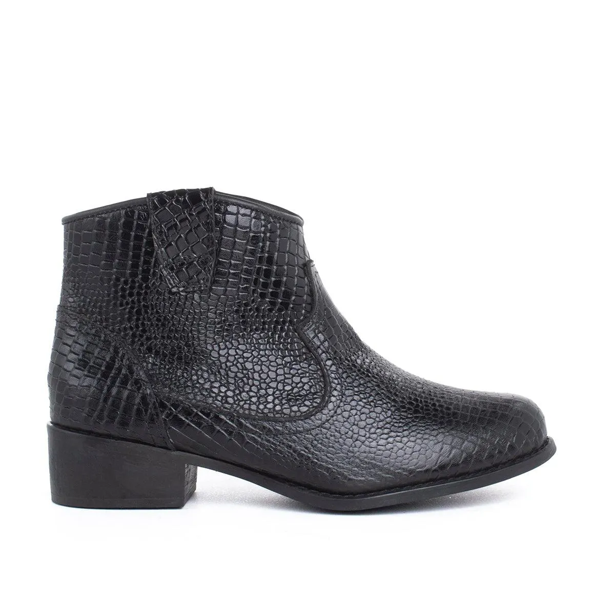 Botín de cuero texturizado color negro tacón bajo, para dama