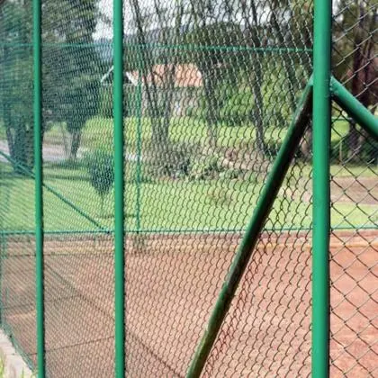 Malla eslabonada 1,2 x 10 metros plastificada 2-1/4 pulgada x 2-1/4 pulgada