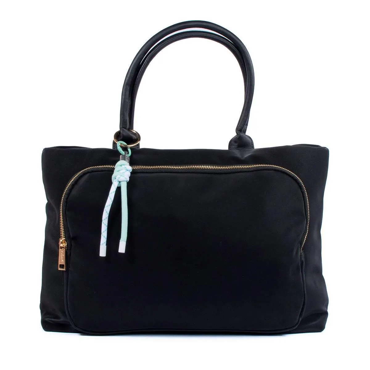 Bolso tipo shopping color negro con bolsillo frontal