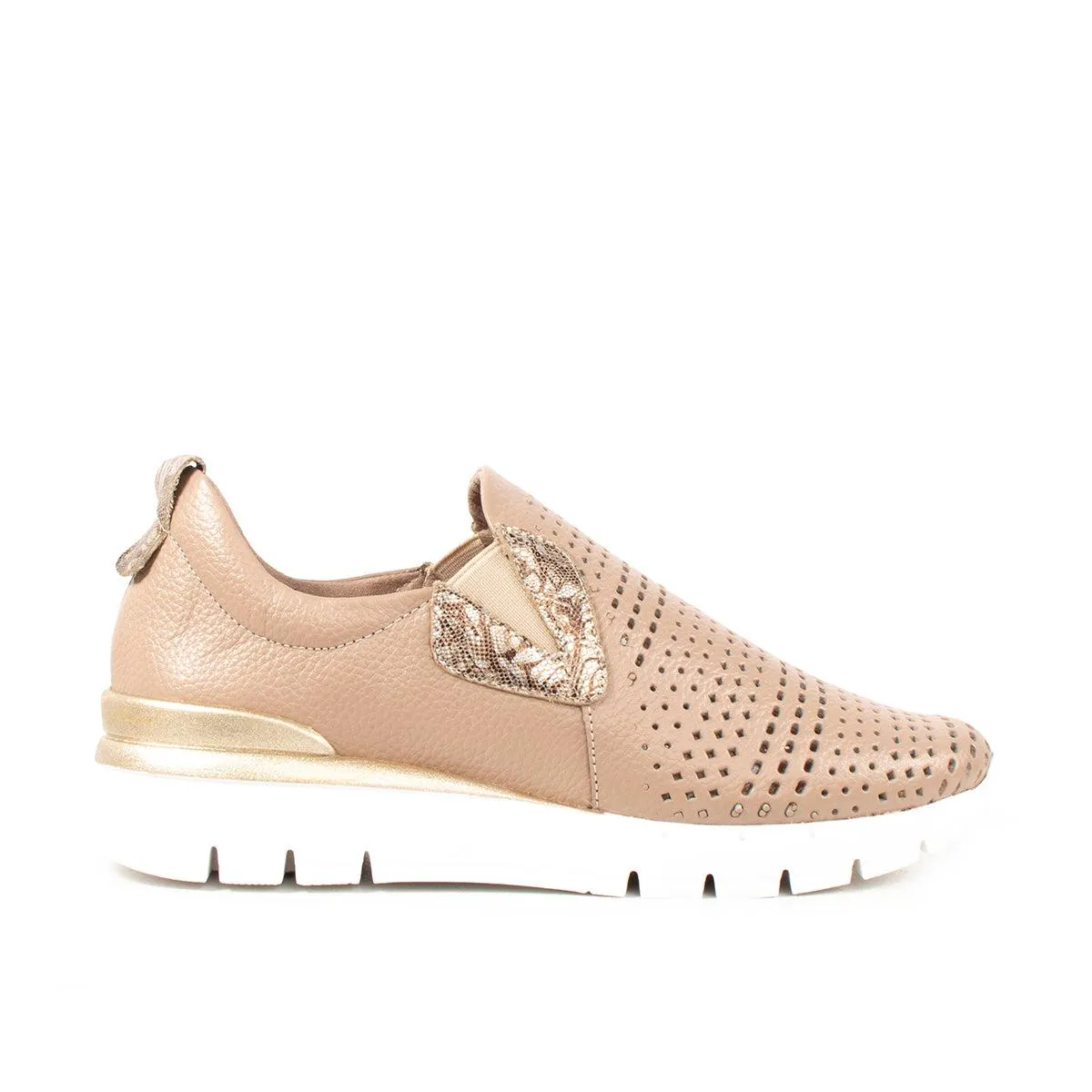 Tenis en cuero color taupe con perforaciones, para dama