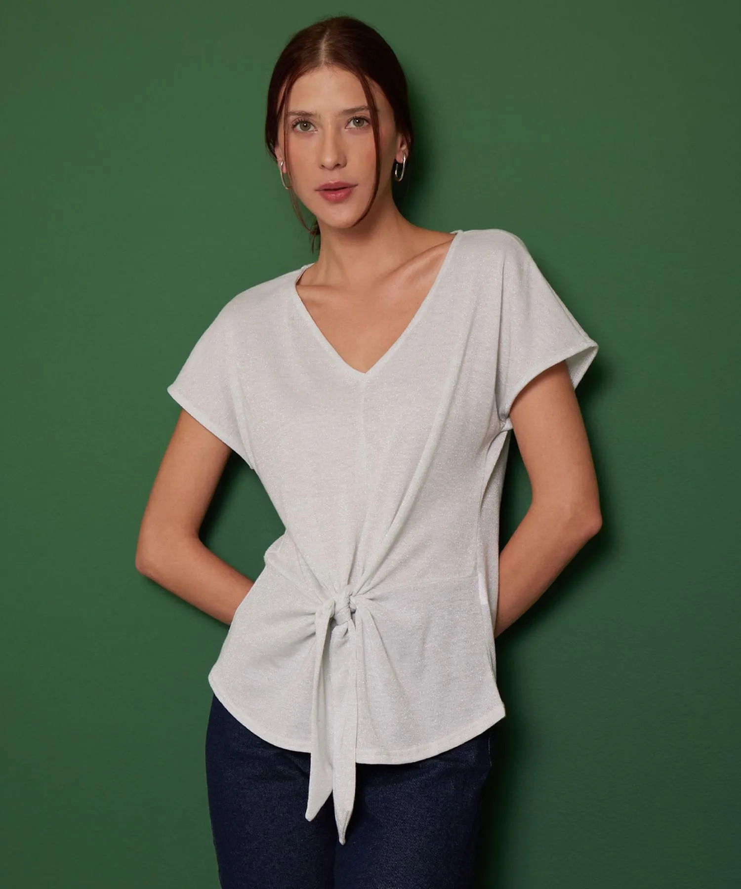 Camiseta Cuello En V Manga Corta Rodada Con Pieza Anudado