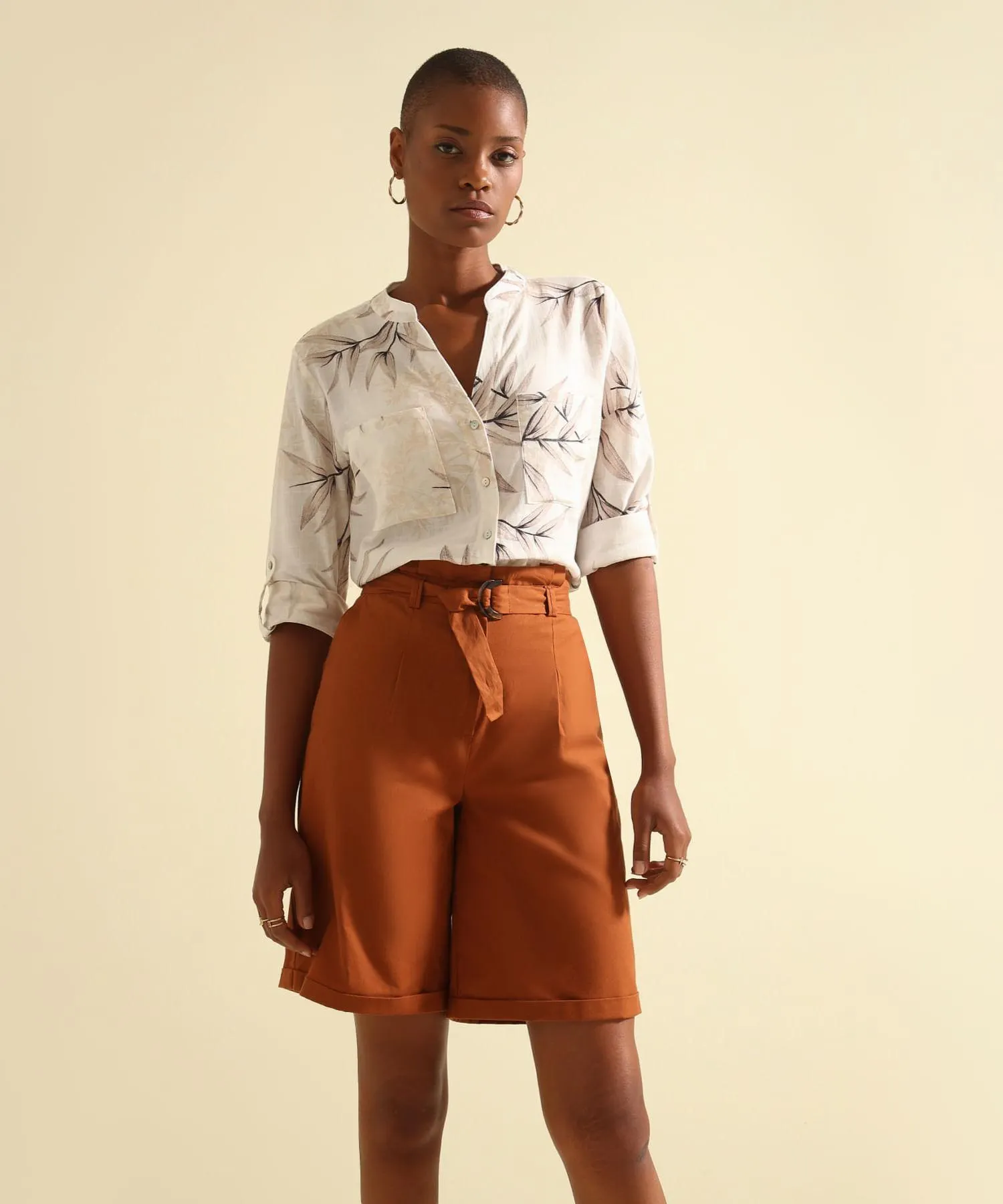 Bermuda Larga Con Cinturón Y Guardapolvo Unicolor