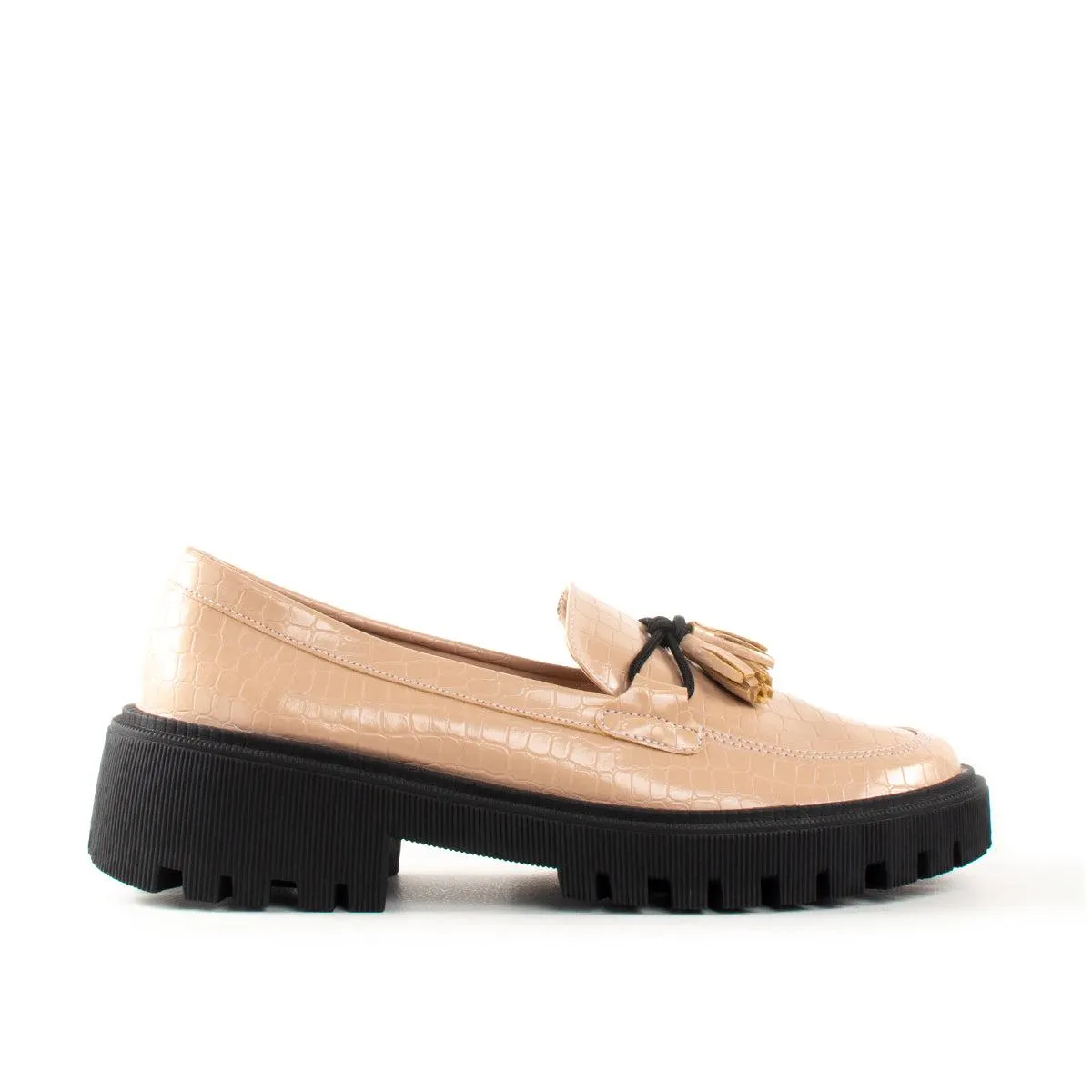 Mocasín color nude textura croco, suela tractorada, para dama