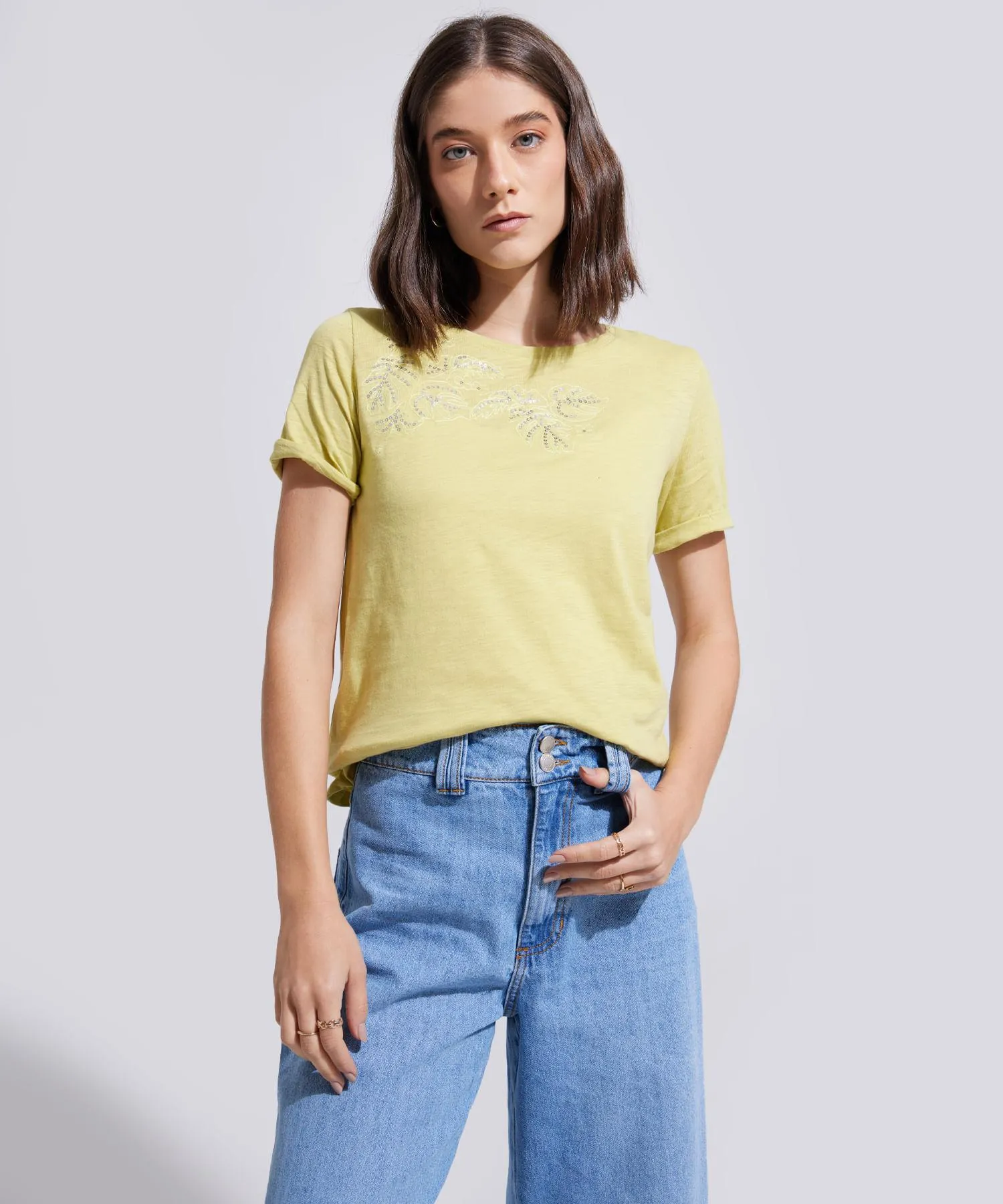 Camiseta Manga Corta Con Bordado