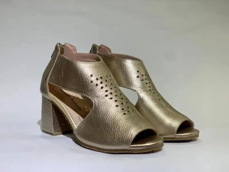 Zapato de tacòn en cuero