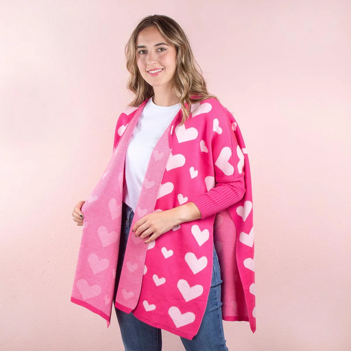 Ruana tipo chal fucsia con corazones