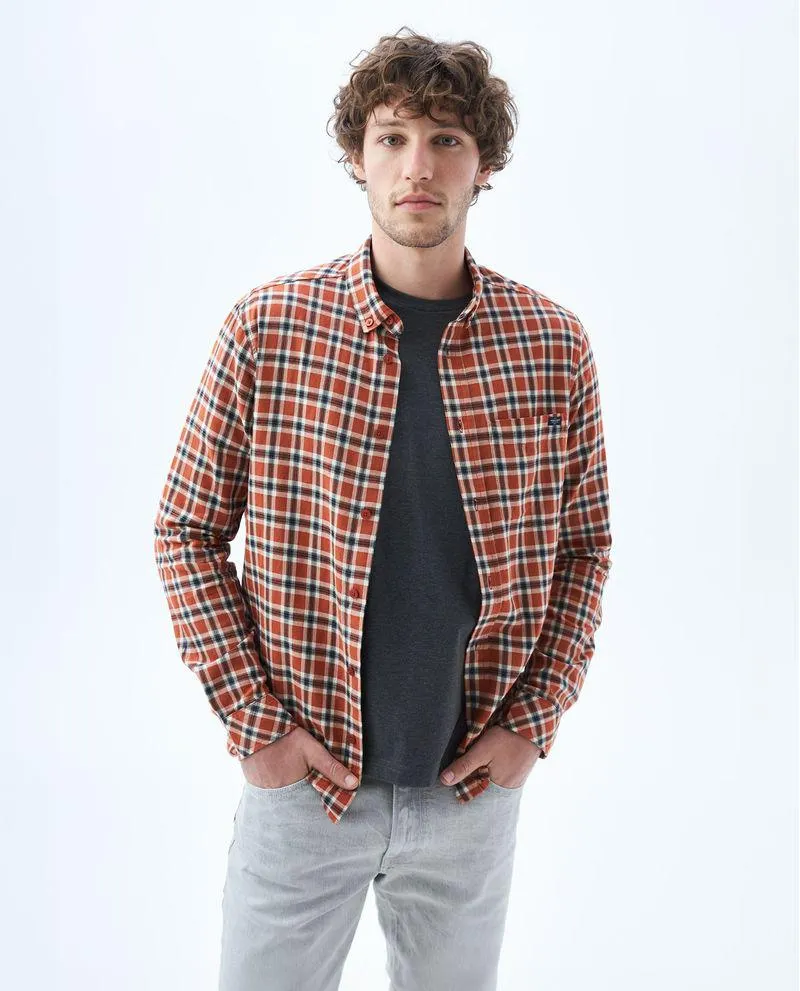 Camisa con diseño a cuadros para hombre