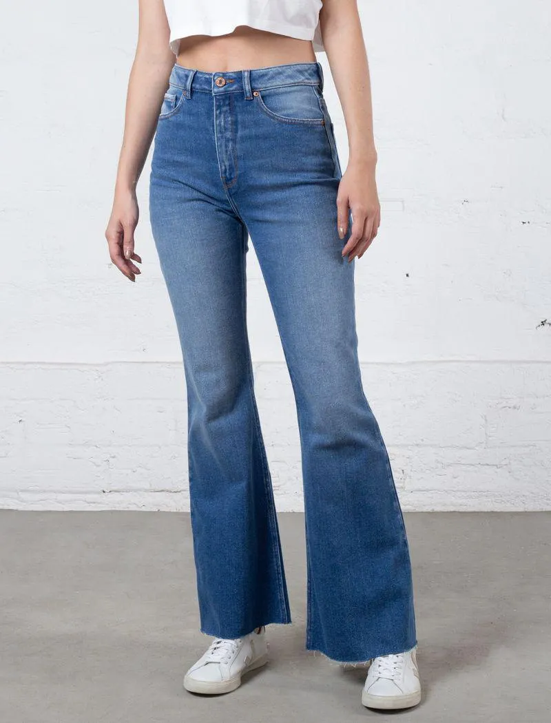 Jean con ruedo al corte