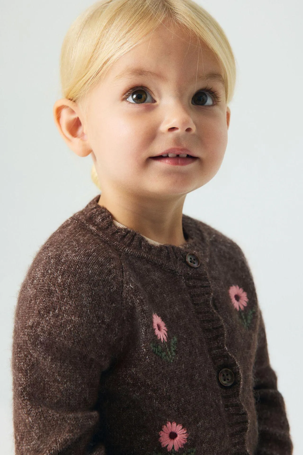 Saco cárdigan con detalles bordados