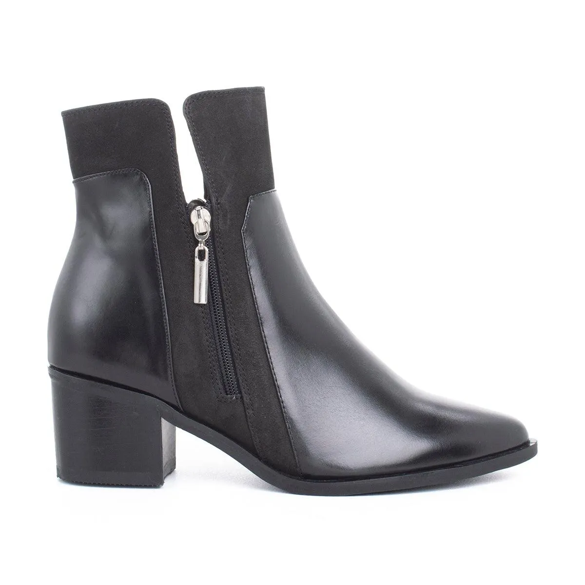 Botín en cuero color negro con caña media, para dama
