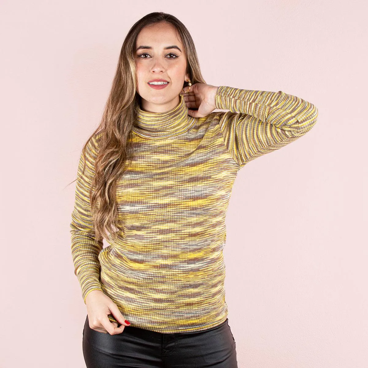 Buzo color amarillo, para dama