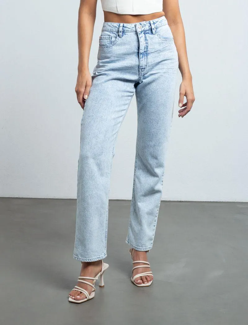 Jean Straight en tono claro