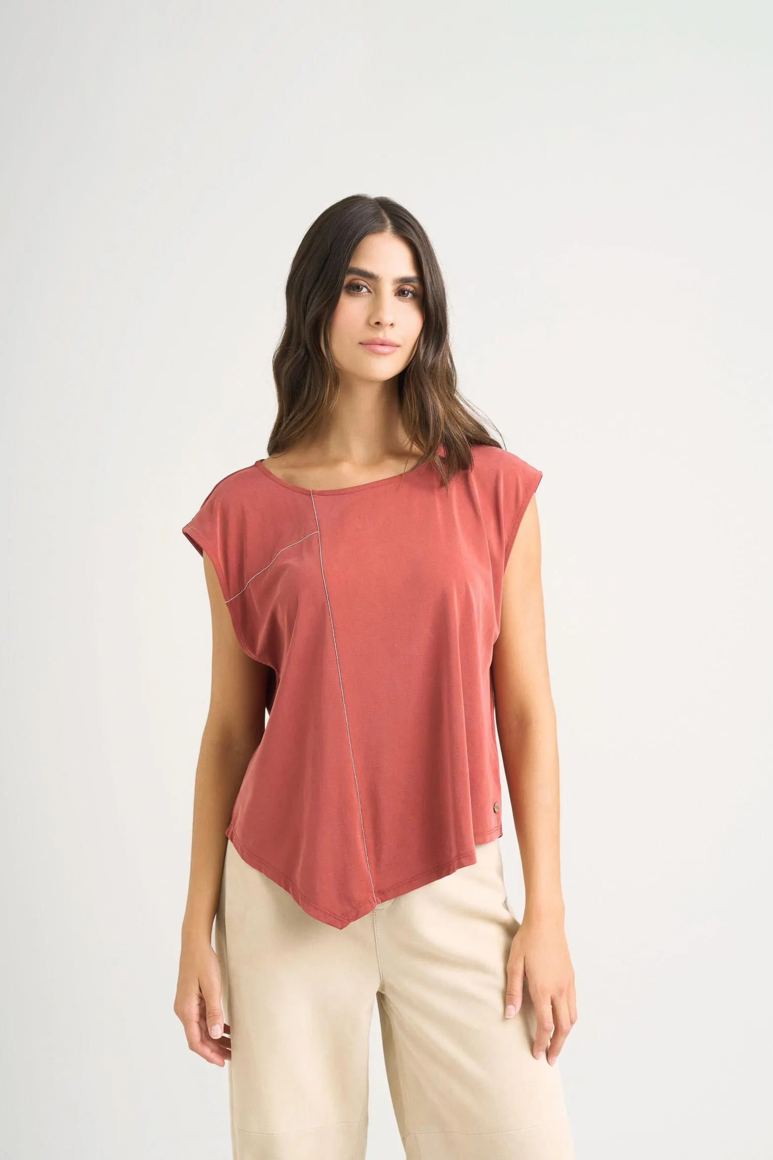 Camiseta Luz en tejido de punto para mujer detalle millaré