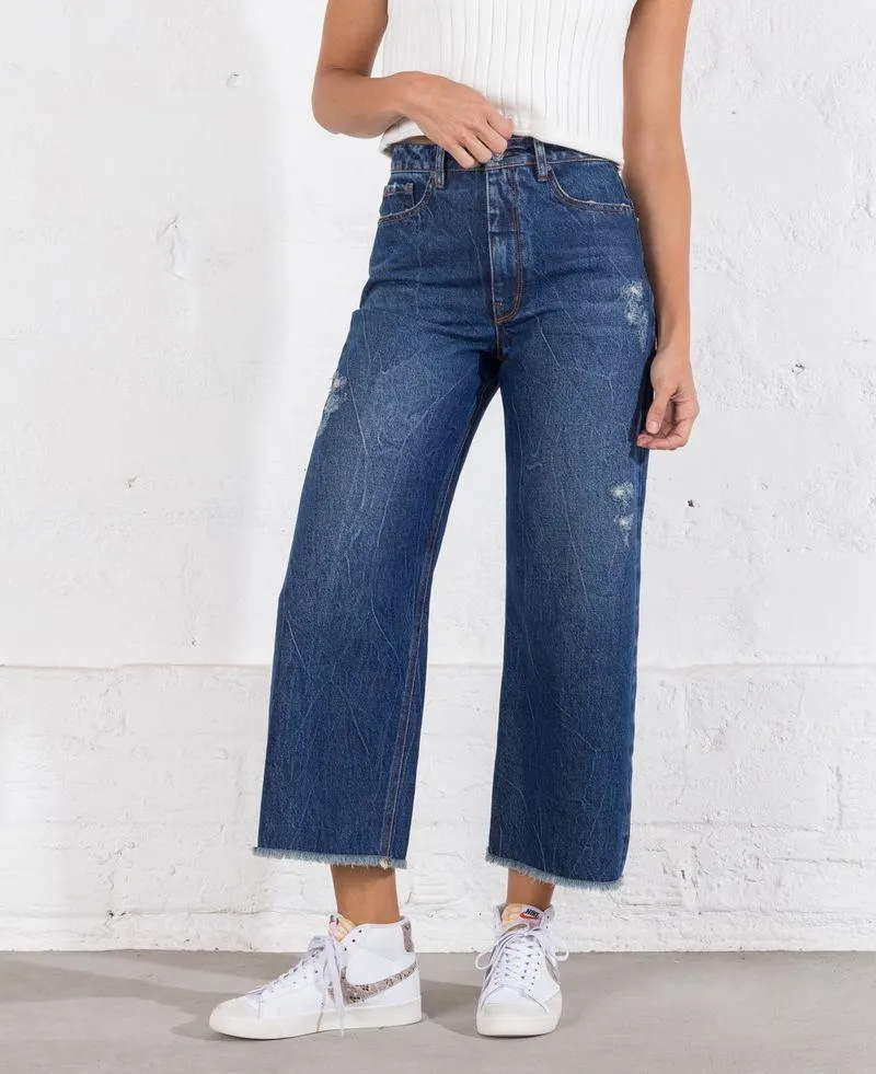 Jean para mujer azul oscuro Culotte tiro súper alto con desgastes y ruedo deshilachado